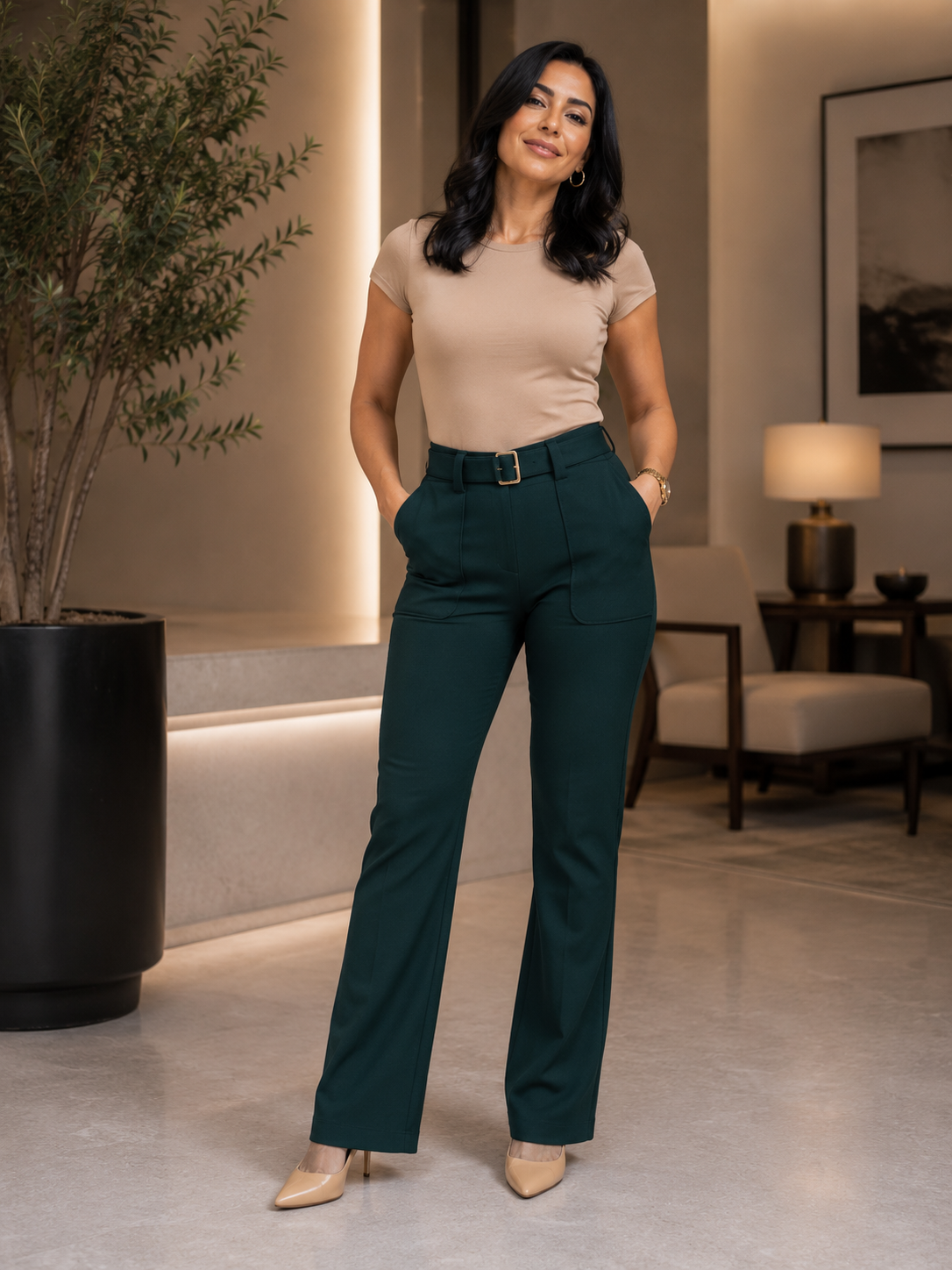 Pantalón bota recta, tiro alto con detalle