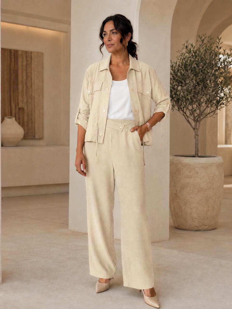 Pantalón bota recta, con pretina sobrepuesta