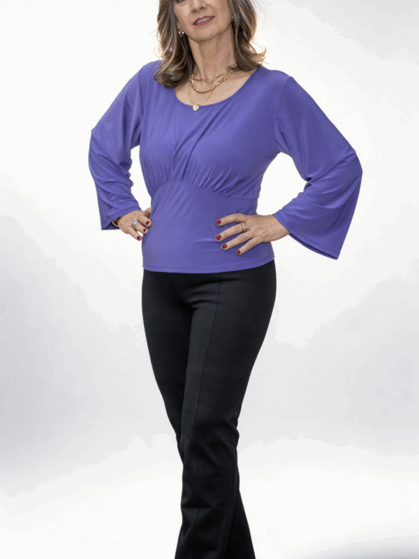 BLUSA ESCOTE REDONDO CON CORTE Y RECOJIDO DELANTERO M/L CAMPANA